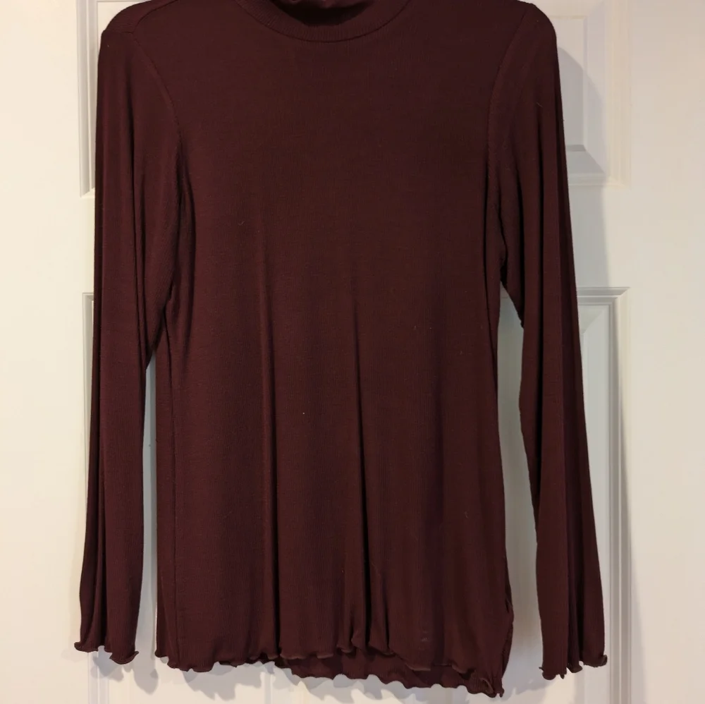 Tahari Lettuce Edge Pullover Dressy Top M - Picture 11 of 11